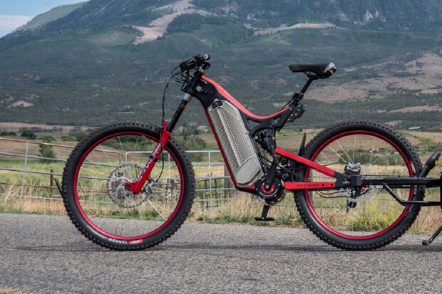 Elektrokolo od Optibike ujede až 510 km a zvládne vysoká stoupání. Cena je šílená