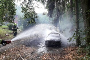 Na Plzeňsku shořel elektromobil z 90. let