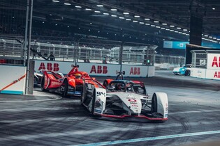 V Londýně bylo po závodě horko. Buemi a Wehrlein v potyčce, museli je odtrhnout