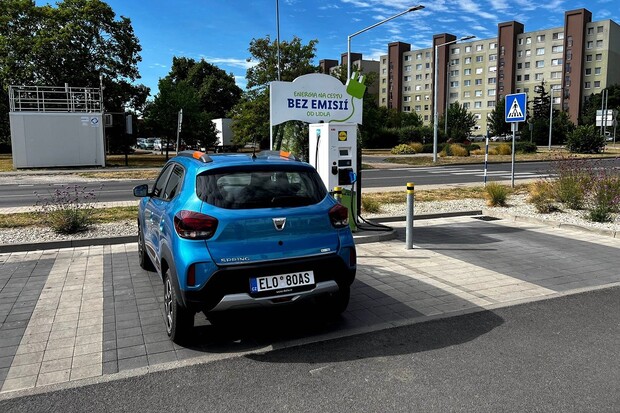 Poslanci Evropského parlamentu chtějí férové dobíjecí stanice pro elektromobily