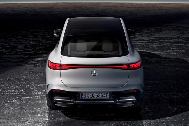 Mercedes-Benz EQS SUV má české ceny. Odpovídají exkluzivitě