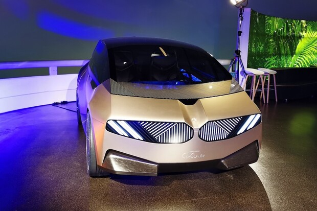 Studie BMW i Vision Circular, auto připravené na recyklaci už od výroby