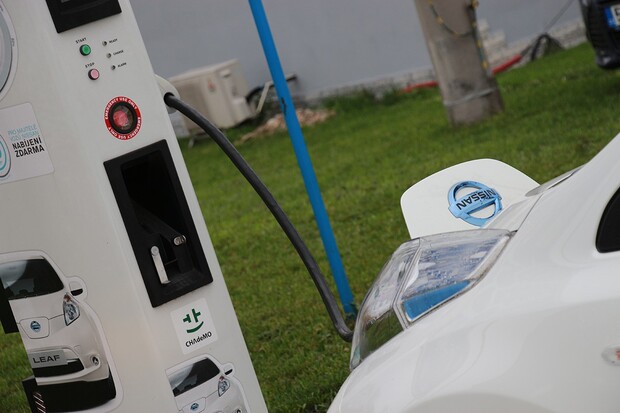 Ve střední Evropě díky projektu NEXT-E vznikne 222 nových nabíjecích stanic
