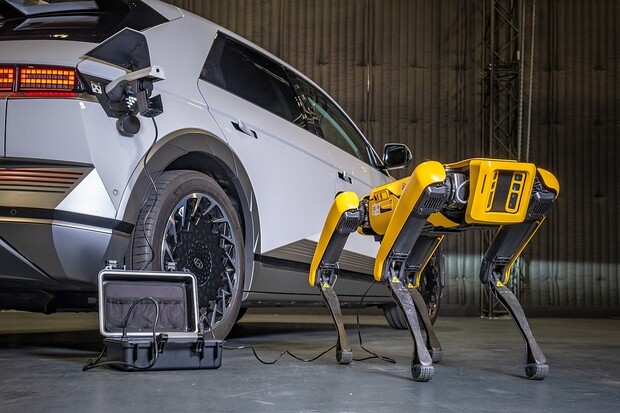 Průzkum: nejvíce dětí si z technologií zítřka přeje samonabíjecí elektromobily