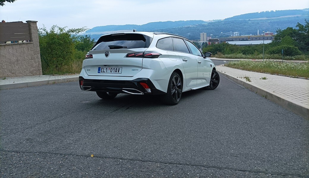 Peugeot 308 SW Hybrid 225 (2022)