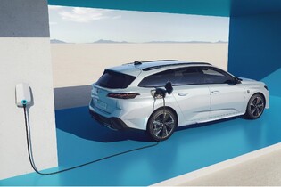 Peugeot e-308 vstupuje do ČR. K dostání je i jako kombi a vejde se pod milion korun 