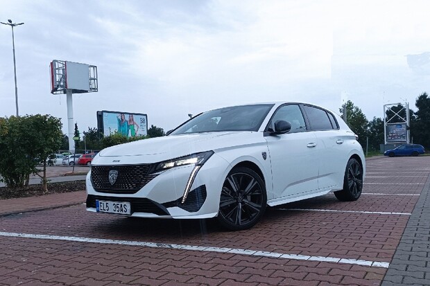 Právě testujeme nový Peugeot 308 Hybrid 225 GT