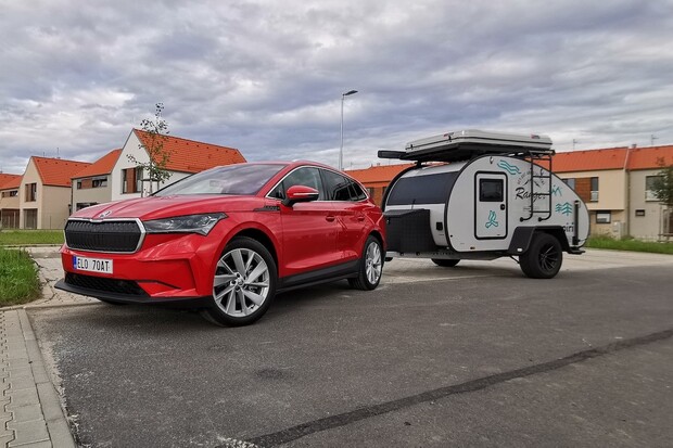 Testujeme karavan od Campiri za elektromobilem Škoda Enyaq iV 80x