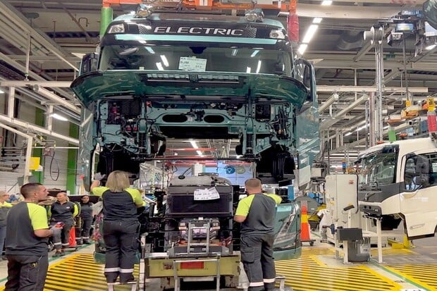 Volvo předbíhá zbytek světa. Jako první začíná vyrábět těžké elektrokamiony