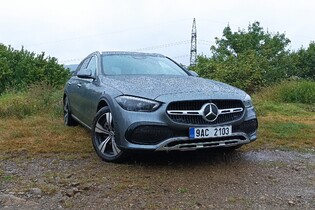 Ladění nového Mercedesu třídy C dá velkou práci. Náhle se mění jeho design
