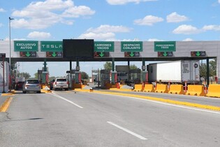 Co Teslám ještě chybělo? Vyhrazený jízdní pruh. Teď už nechybí