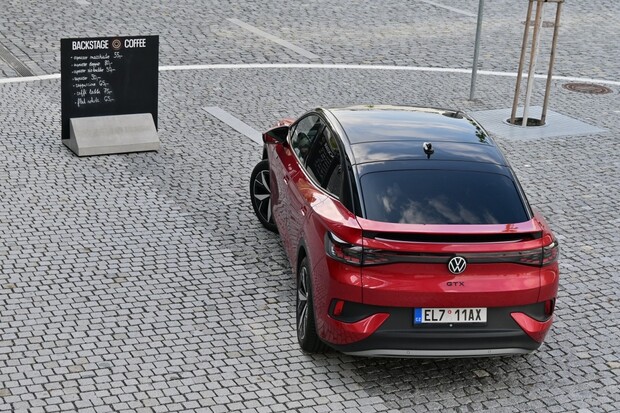 Zaparkuje Volkswagen ID.5 úplně sám? Vyzkoušeli jsme nové pokročilé funkce