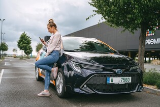 Anytime carsharing: Toyoty jezdí 52 % času na rekuperovanou energii, kupujeme další