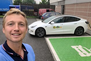 Jsou Tesly pořád napřed v dojezdu? A říká název Tesla Model 3 Long Range pravdu?