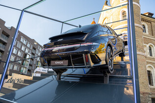 Tesla odstraňuje ultrazvuk, Genesis GV70 míří do Evropy a Hyundai Ioniq 6 v ČR