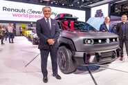 Šéf Renaultu: cenová parita mezi elektrickými a spalovacími auty hned tak nebude – Pařížský autosalon 2022