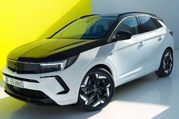 Opel představil sportovně laděný Grandland GSe. Potěší celou rodinu 