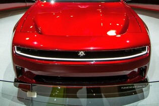 Petrolheadům praskne žilka. Jedna z jejich ikon přebíhá do elektrického tábora