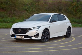 Testujeme nejhezčí plug-in hybrid kompaktní třídy. Ptejte se, co vás zajímá