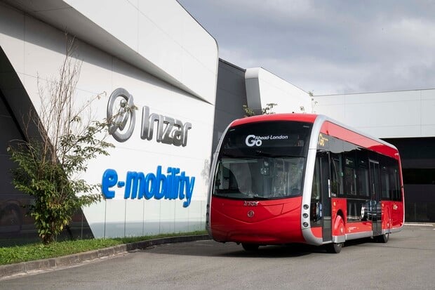 Londýn začne využívat dvacet tramvajo-busů Irizar s ultrarychlým nabíjením