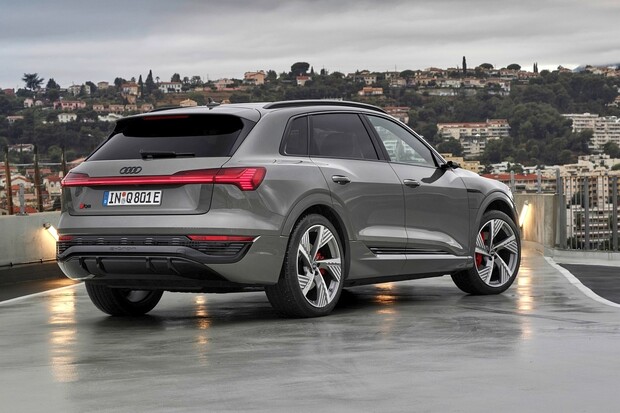 Audi Q8 e-tron má české ceny. Proti e-tronu narostly, avšak výbava narostla s nimi
