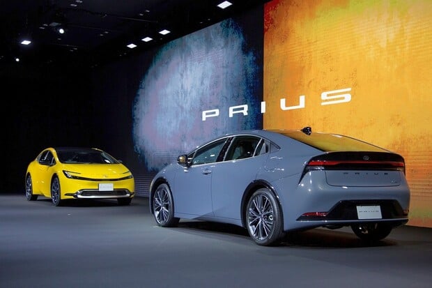 Toyota představila nový Prius. Rozevlátým křivkám je konec