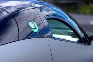 Potvrzeno. Aptera bude používat nabíjecí konektor Tesla