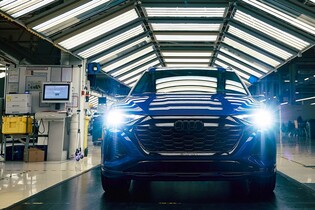 Další automobilka bez dílů. Audi omezuje výrobu e-tronu v Bruselu