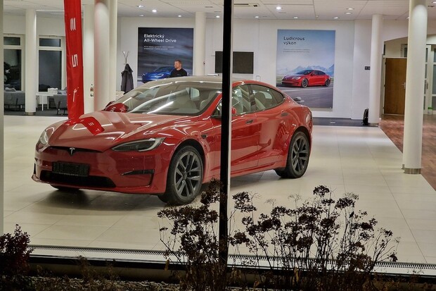 Tesla Model S Plaid dorazila do Česka, prohlédnout si ji můžete v Průhonicích