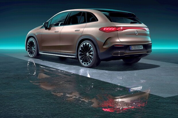 V Česku už je k mání Mercedes-Benz EQE SUV. Proti EQE připlatíte, ale dostanete víc