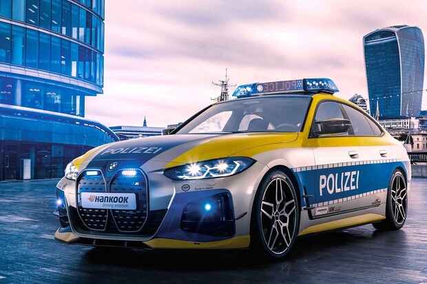 Policejní BMW i4 M50 je demonstrací bezpečného tuningu. Stvořili ho v AC Schnitzer