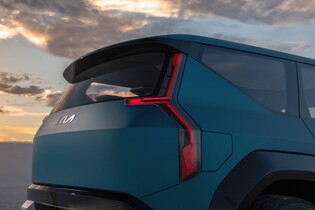 Kia EV9 už se chystá na start, automobilka podněcuje zvědavost