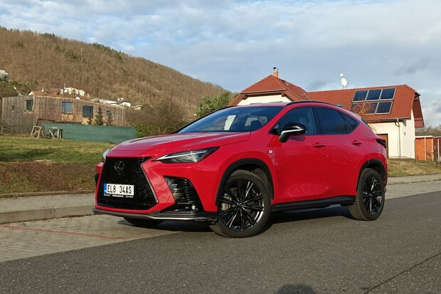 Testujeme Lexus NX 450h+ F Sport Top