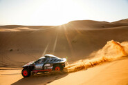 Hybridní Audi RS Q e-tron E2 v čele a české posádky kamionů také – Dakar 2023 – 1. etapa