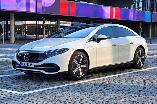Důležitá změna pro Mercedes-Benz EQS přichází. Chce se více podobat třídě S