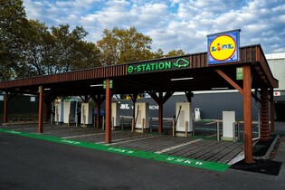 Lidl se opřel do výstavby ultrarychlých nabíječek. Bohužel ne v ČR