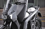 Rodina elektrických skútrů SEAT Mó se rozrostla. Nově povozí i teenagery