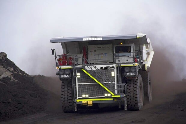 Austrálie elektrizuje ve velkém. 240tunový důlní dempr se nabije za půl hodiny