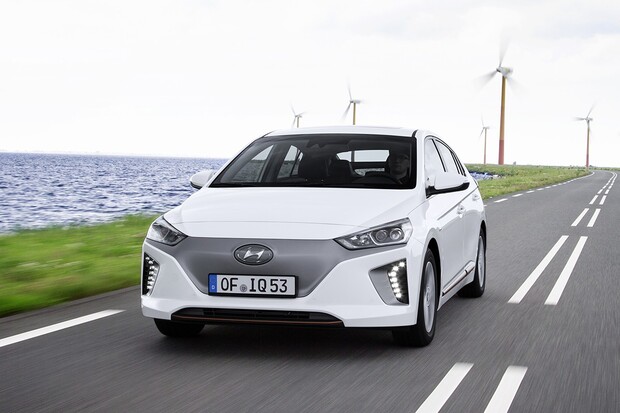 Stát nakupuje elektromobily ve velkém. Tendr vyhrála automobilka Hyundai