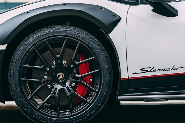 Bridgestone spolupracuje s Lamborghini na vývoji první terénní run-flat pneumatiky