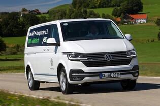 Ojetý Multivan elektromobilem? Žádný problém. Daleko ale nedojedete