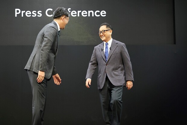 Akio Tojoda končí. Nastane v Toyotě elektrický úsvit?