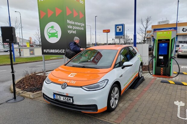 ČEZ slavnostně otevřel 500. nabíjecí stanici ve své síti