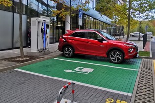 Vyzkoušeli jsme, kolik kilometrů ujede Mitsubishi Eclipse Cross PHEV na nádrž benzínu