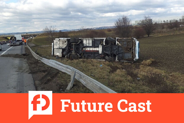 Nebezpečné nehody elektromobilů, testování Cybertrucku a Mercedes-Benz EQS SUV