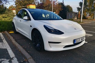 Tesla Model 3 Performance na dálnici. Příběh o efektivitě pokračuje
