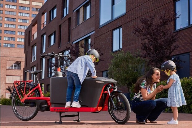 Trek odhalil dvě elektrická kola pro přepravu dětí a nákladu. Ohromí výbavou