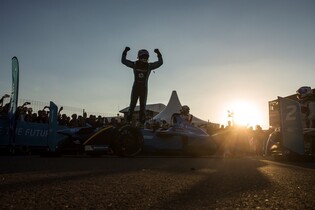 Amatéři i profíci si ve virtuálním závodě v Las Vegas rozdělí milion dolarů