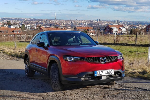 Smráká se nad Mazdou MX-30? V USA končí její prodej
