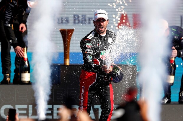 Divokou ePrix v Kapském Městě vyhrál neuvěřitelný da Costa s Porsche